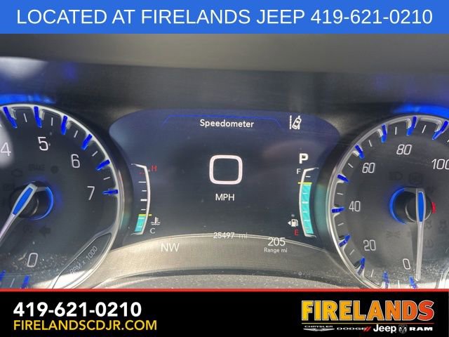 Used 2025 Chrysler Pacifica Select image 20