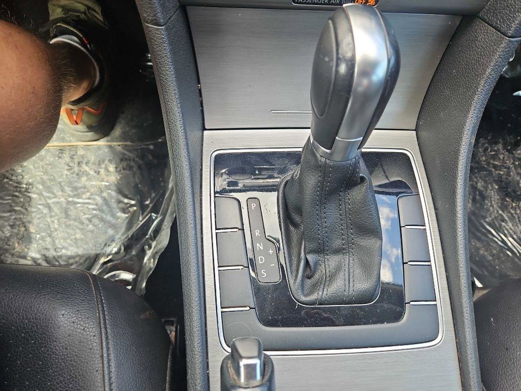 Used 2014 Volkswagen Passat 1.8T SE FWD image 19