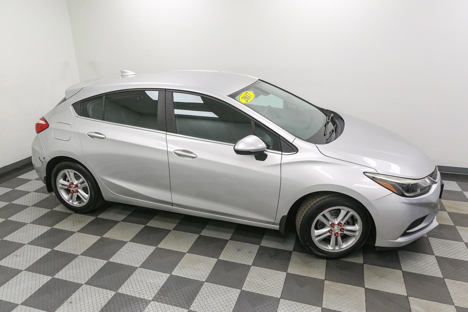 Used 2017 Chevrolet Cruze LT FWD image 5