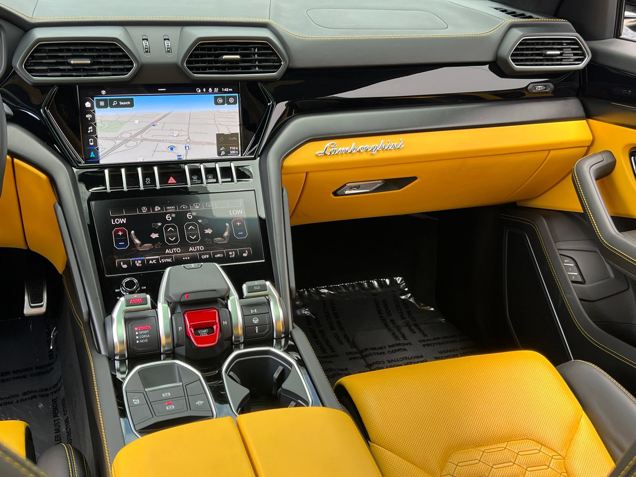 Used 2022 Lamborghini Urus AWD/4WD image 32