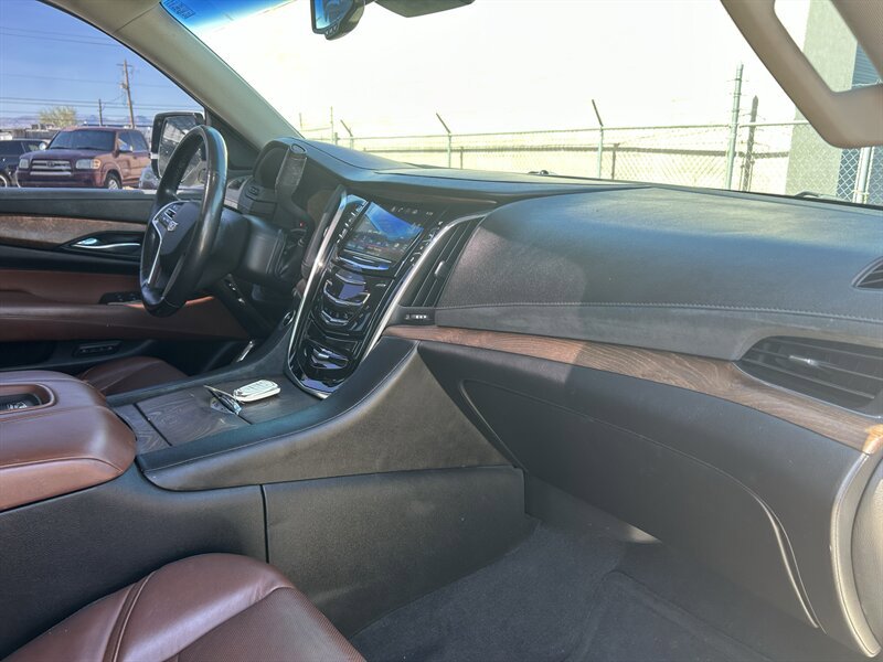 Used 2015 Cadillac Escalade Premium AWD/4WD image 16