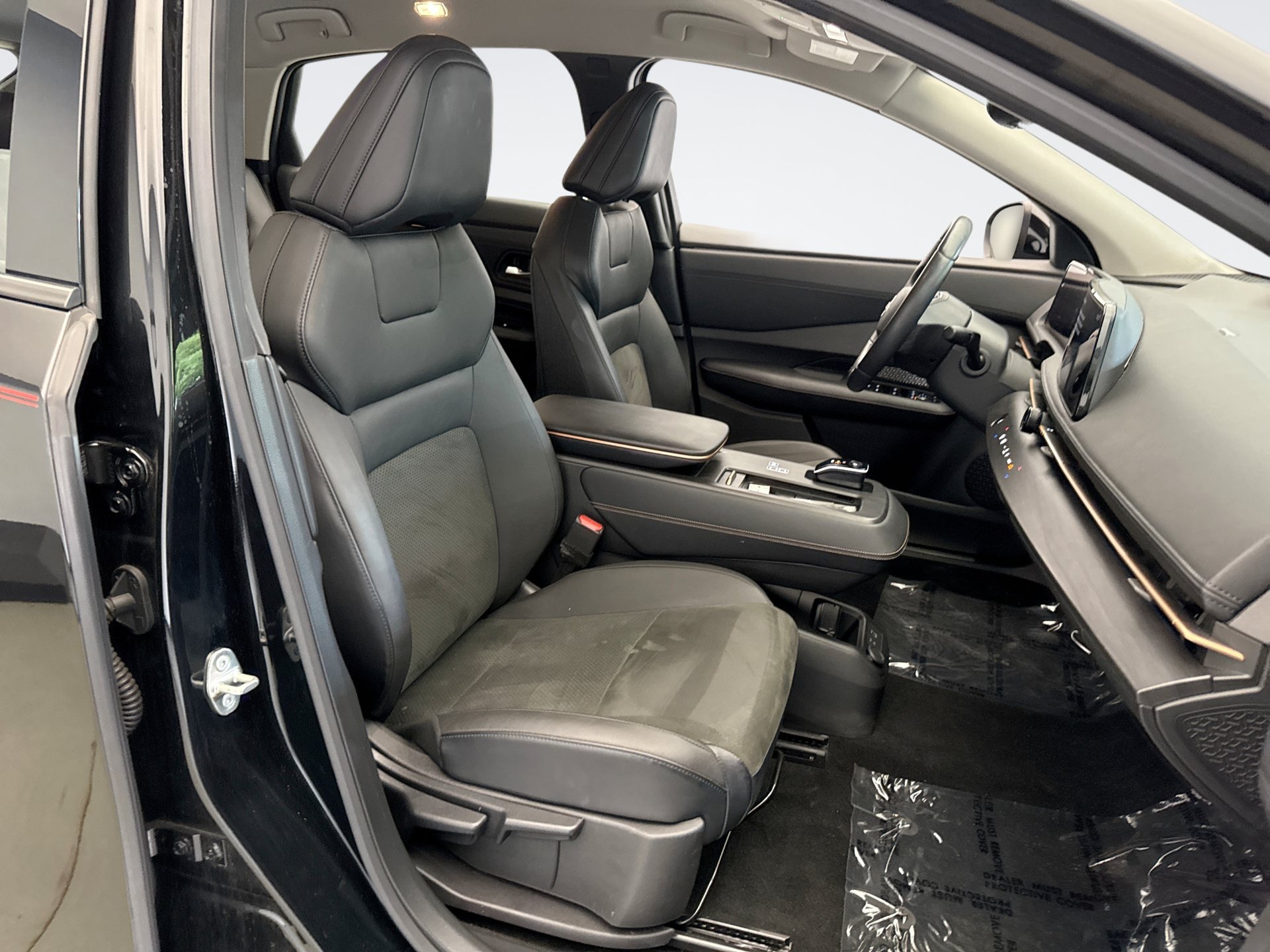 Used 2024 Nissan Ariya AWD image 17