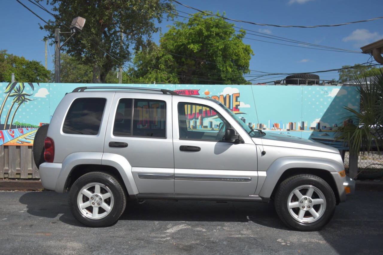 Used 2005 Jeep Liberty Limited image 36