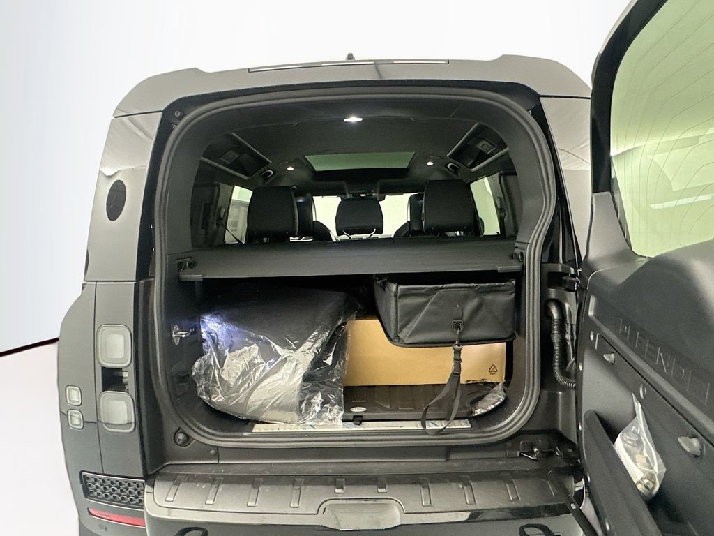 New 2026 Land Rover Defender 110 OCTA image 25