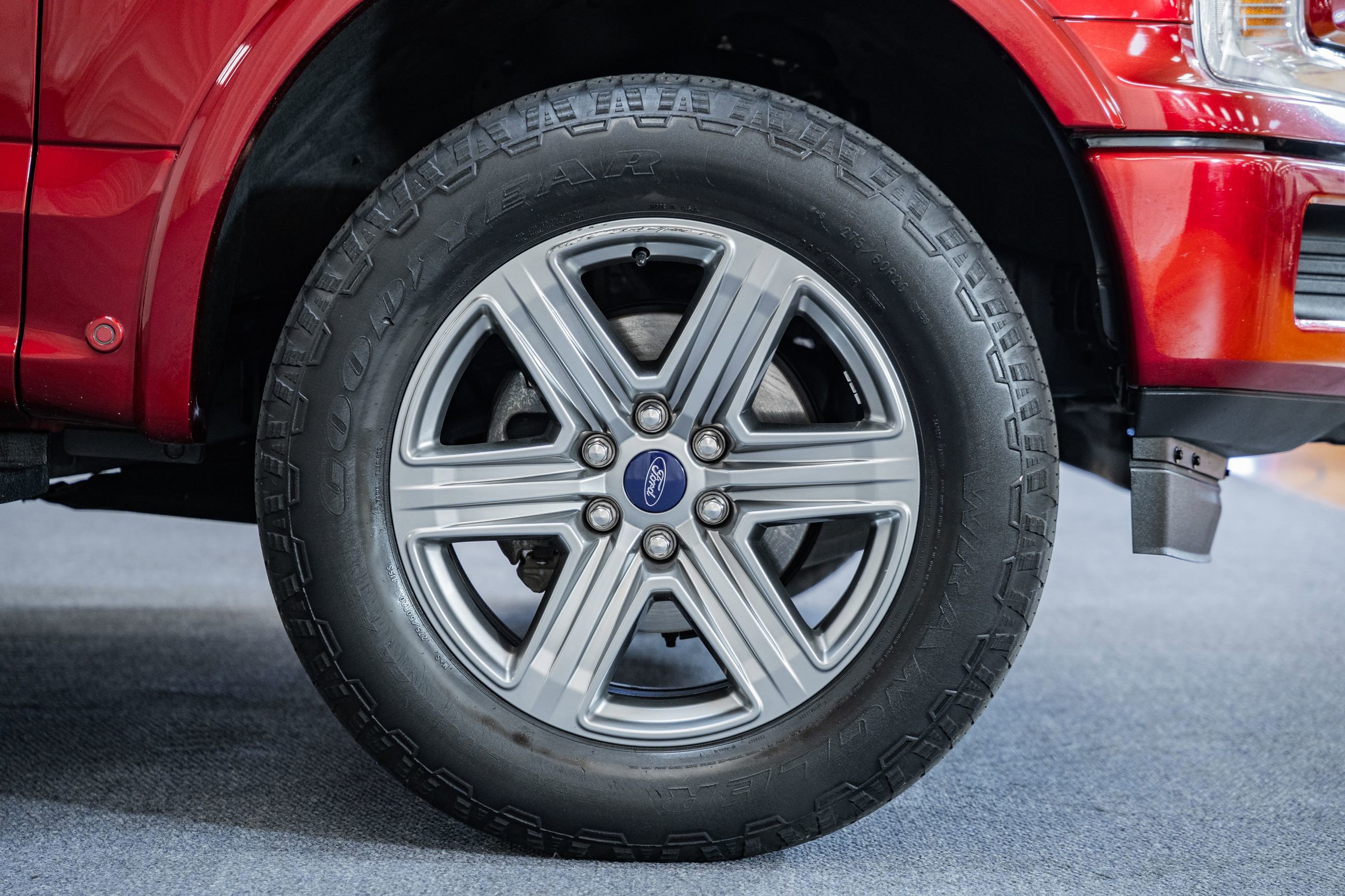 Certified 2019 Ford F150 Lariat w/ Equipment Group 502A Luxury image 15