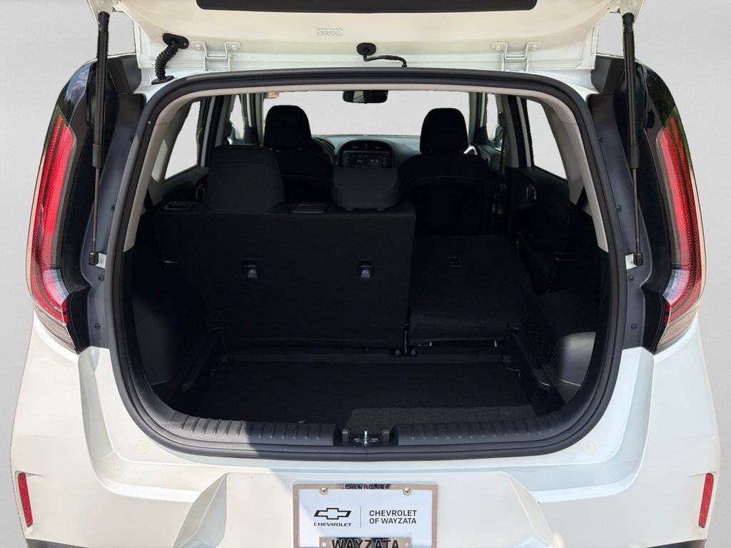 Used 2025 Kia Soul LX w/ LX Technology Package FWD image 28