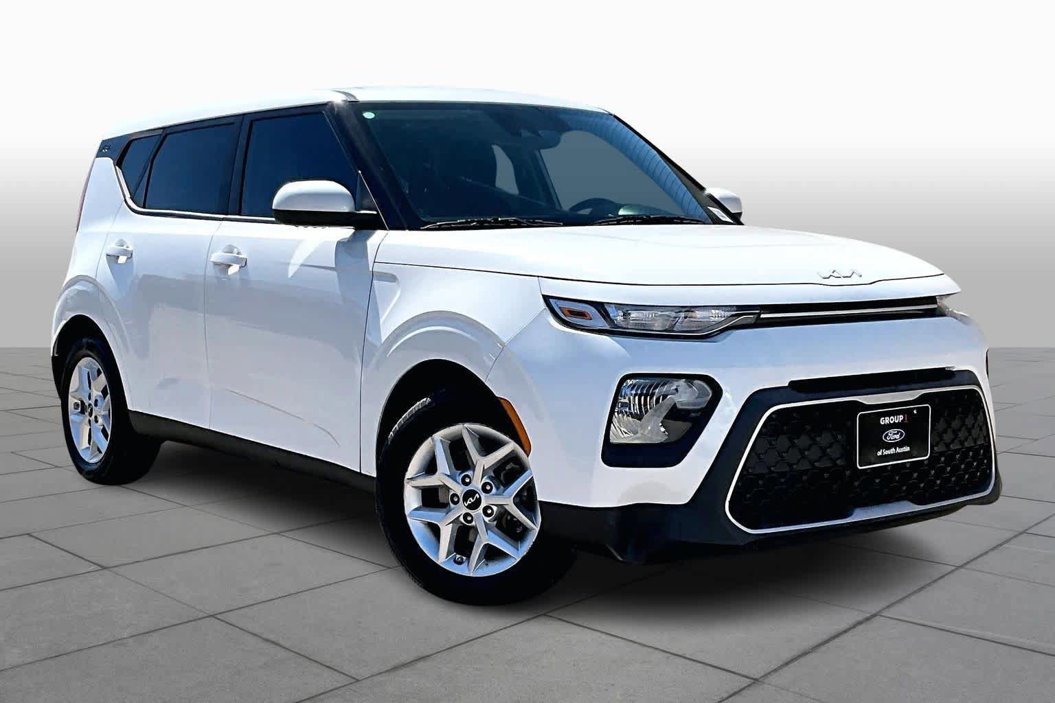 Used 2022 Kia Soul LX w/ Technology Package FWD image 3