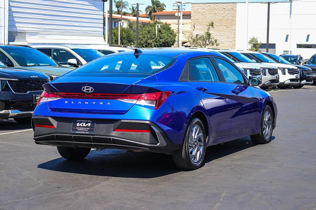 Used 2024 Hyundai Elantra SEL FWD image 4
