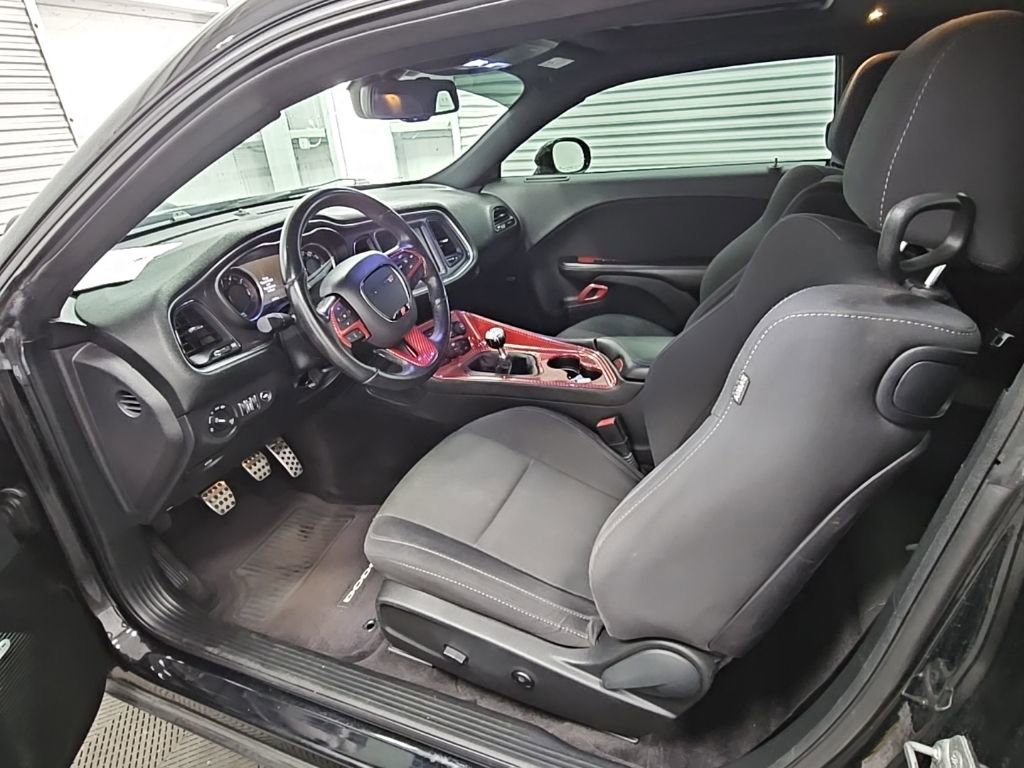 Used 2016 Dodge Challenger R/T image 11