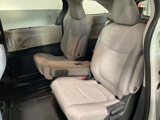 Used 2024 Toyota Sienna LE image 18