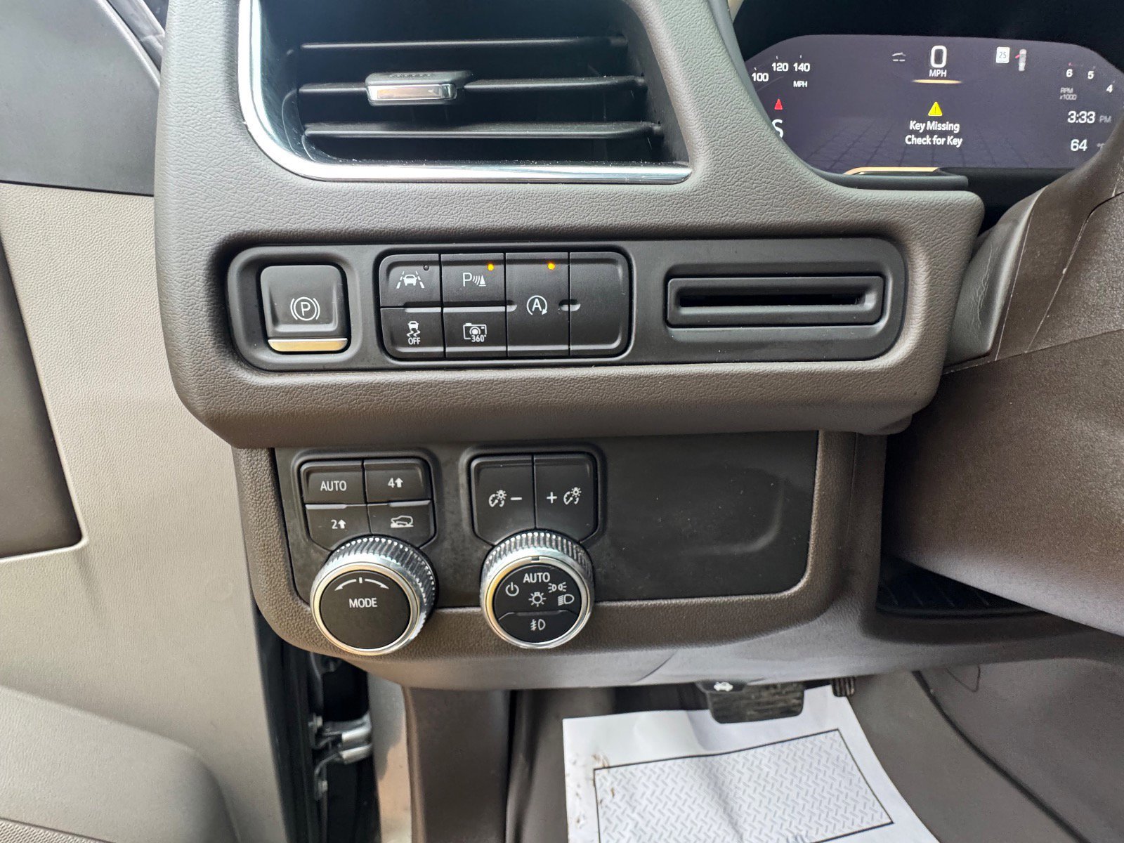 Used 2023 GMC Yukon XL SLT w/ SLT Luxury Package image 20