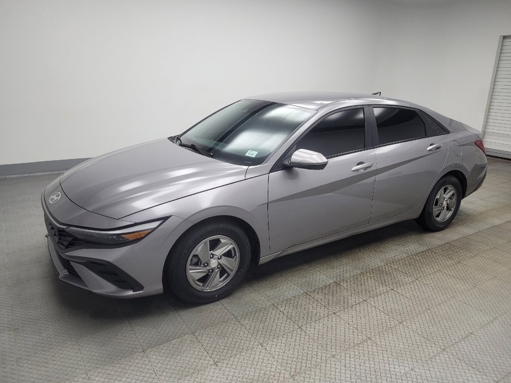 Used 2025 Hyundai Elantra SE image 2