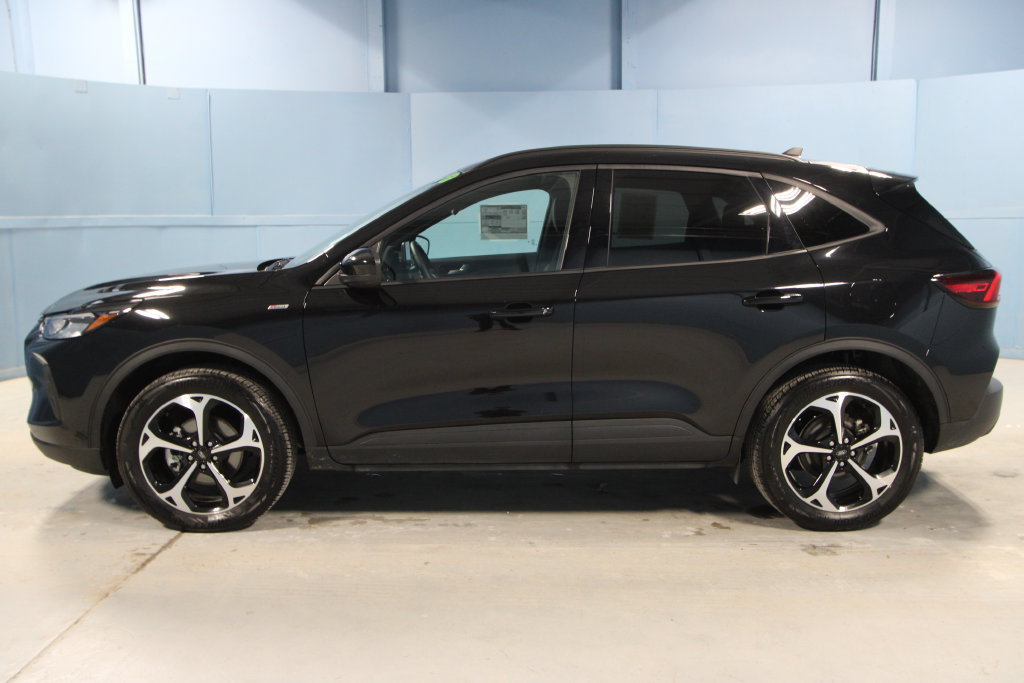 Used 2025 Ford Escape ST-Line Select w/ Class II Trailer Tow Package AWD/4WD image 25