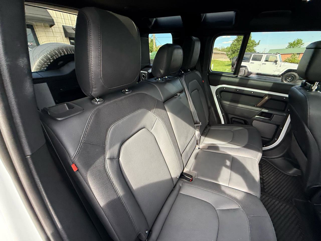 Used 2023 Land Rover Defender 110 X-Dynamic SE image 40