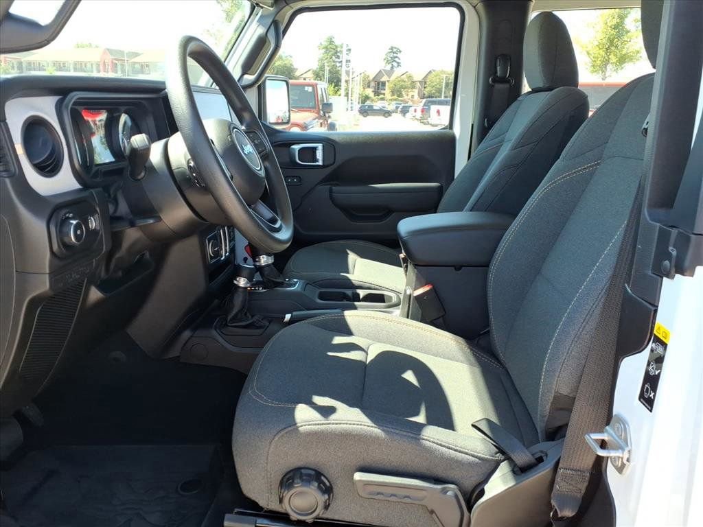 Used 2025 Jeep Wrangler Sport image 16