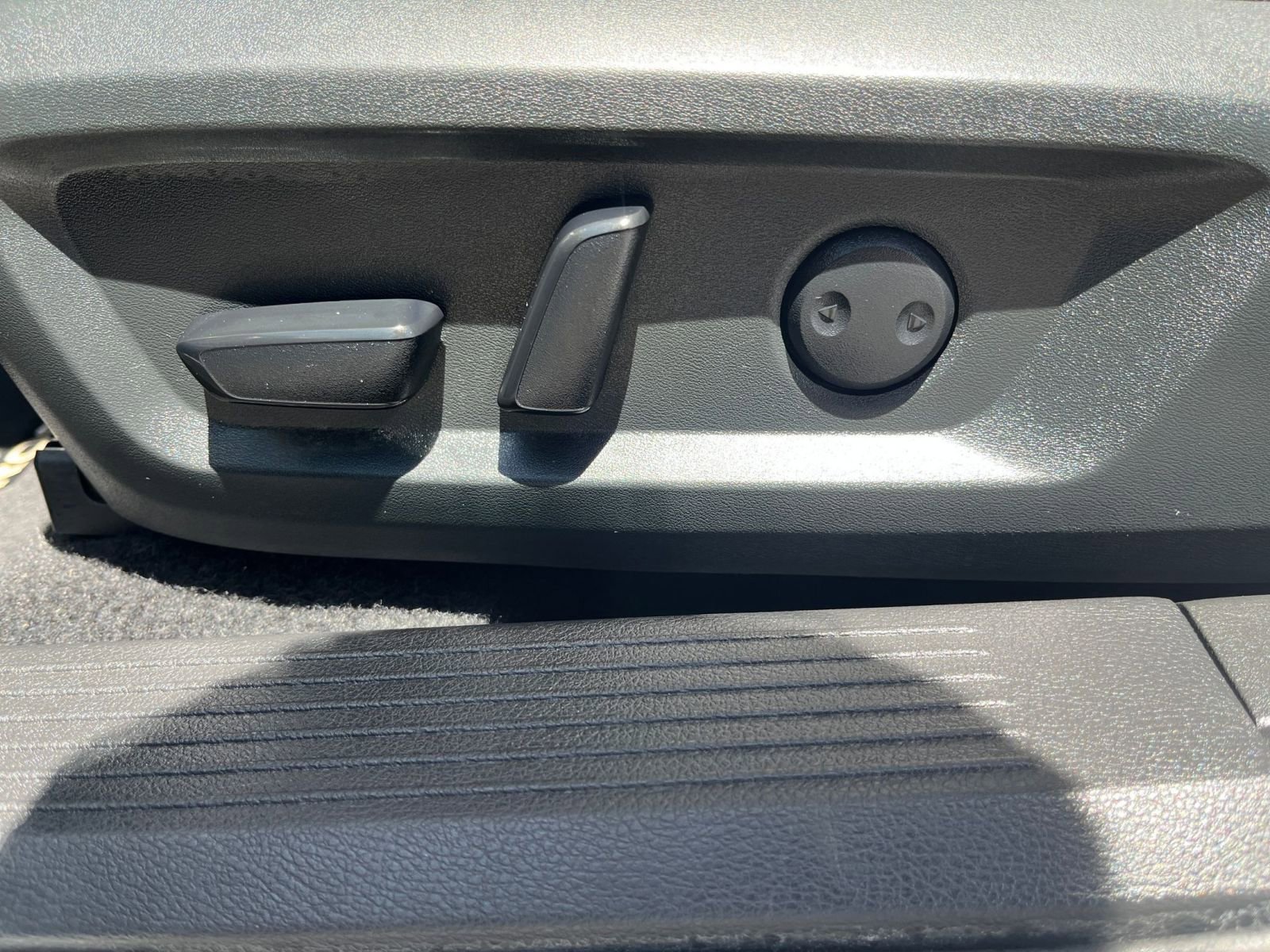 Used 2025 Nissan Rogue SV image 22