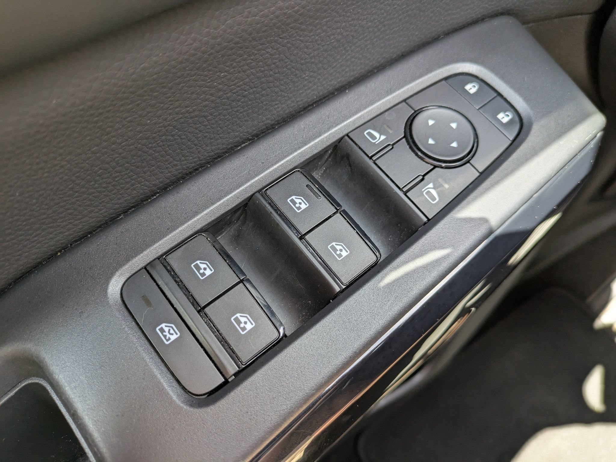 Certified 2024 Nissan Pathfinder SV FWD image 24