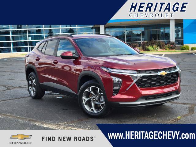 Used 2025 Chevrolet Trax LT FWD image 1