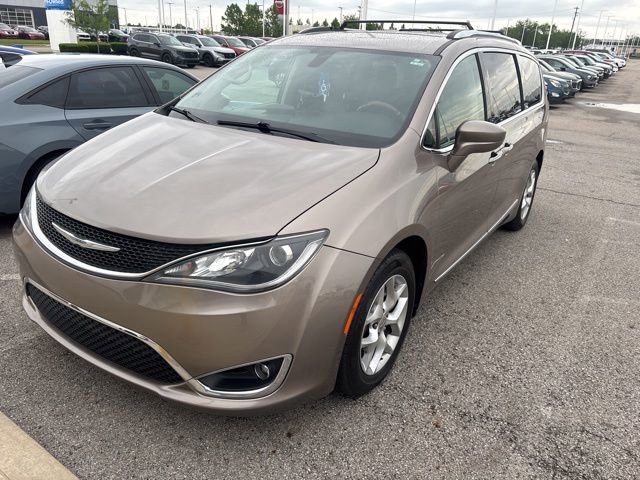 Used 2017 Chrysler Pacifica Touring-L Plus w/ Tire & Wheel Group FWD image 1