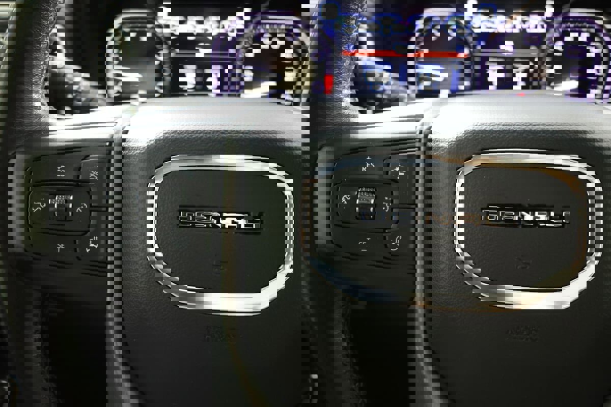 Used 2022 GMC Sierra 2500 Denali w/ Denali Ultimate Package AWD/4WD image 29