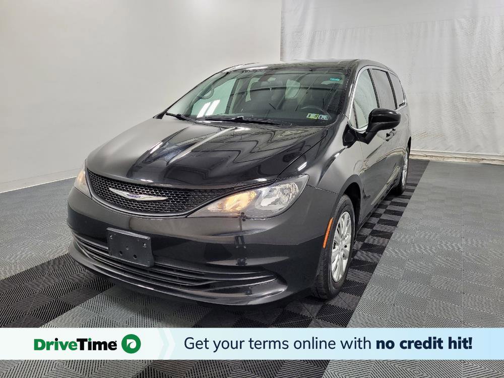 Used 2020 Chrysler Voyager L FWD image 1