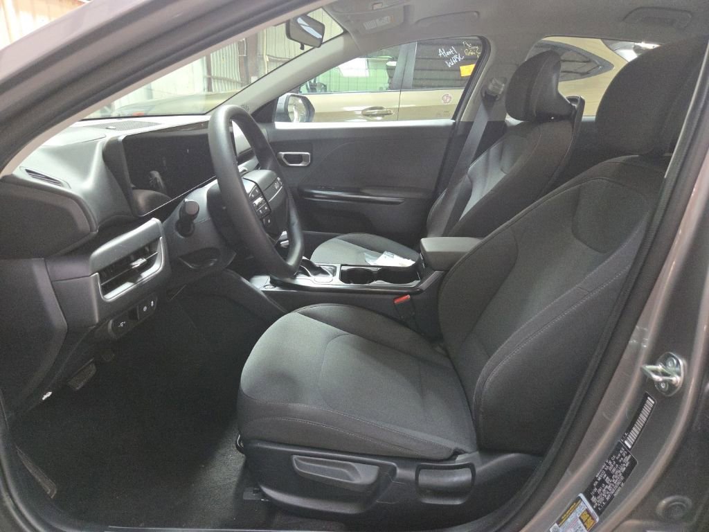 Used 2025 Kia K4 LXS image 5
