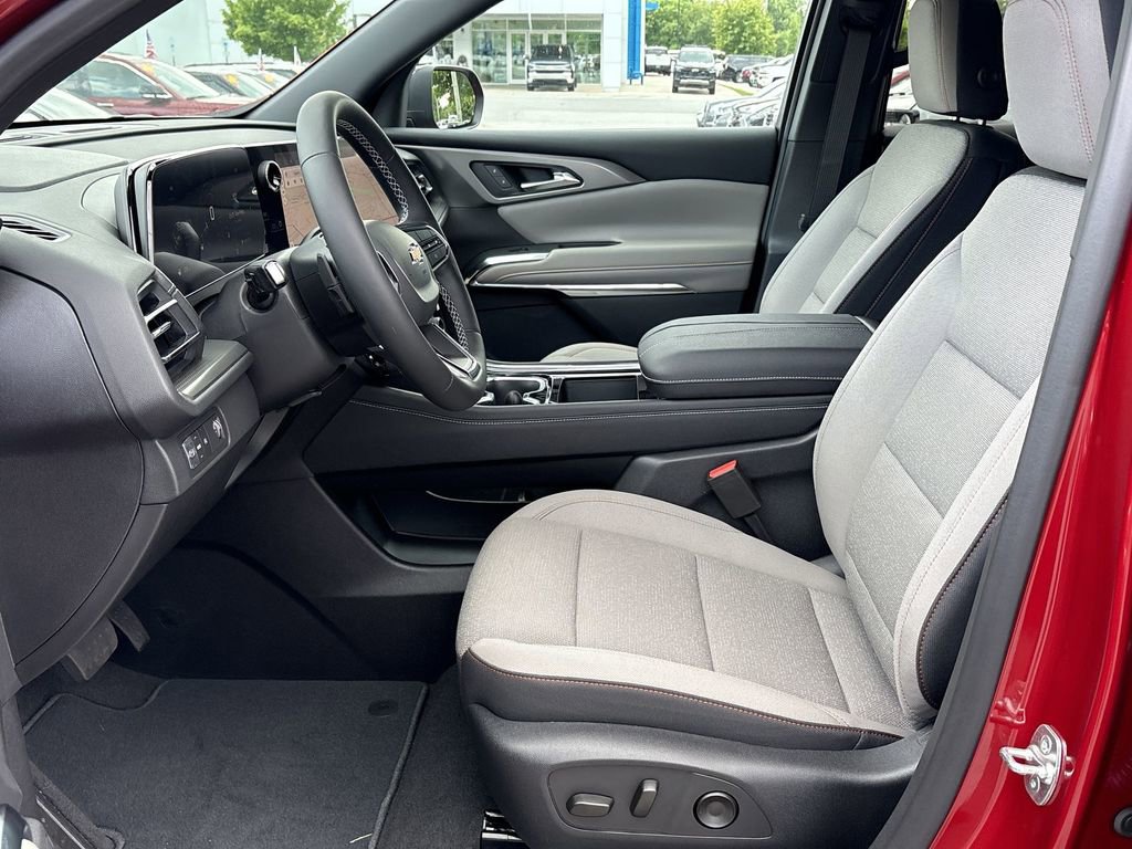 New 2025 Chevrolet Traverse LT image 21