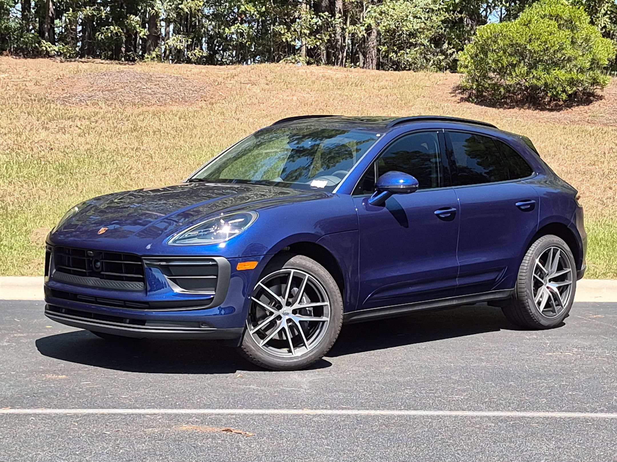 Certified 2026 Porsche Macan AWD/4WD image 1
