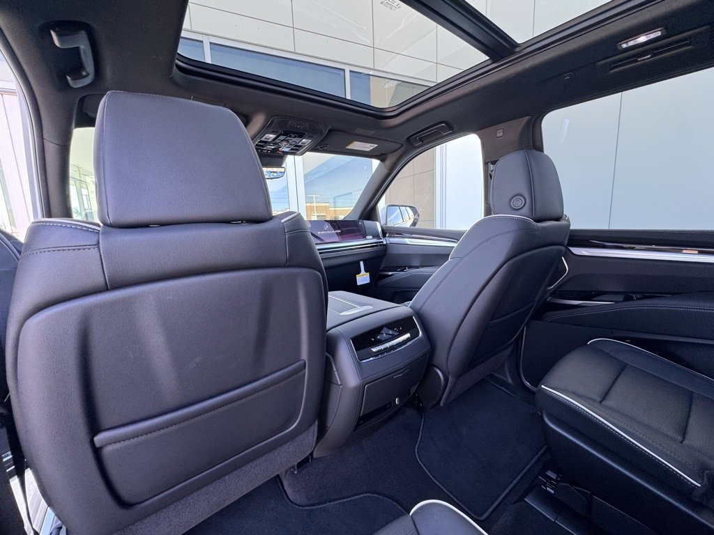 New 2026 Cadillac Escalade ESV Luxury w/ LPO, Radiant Package image 18
