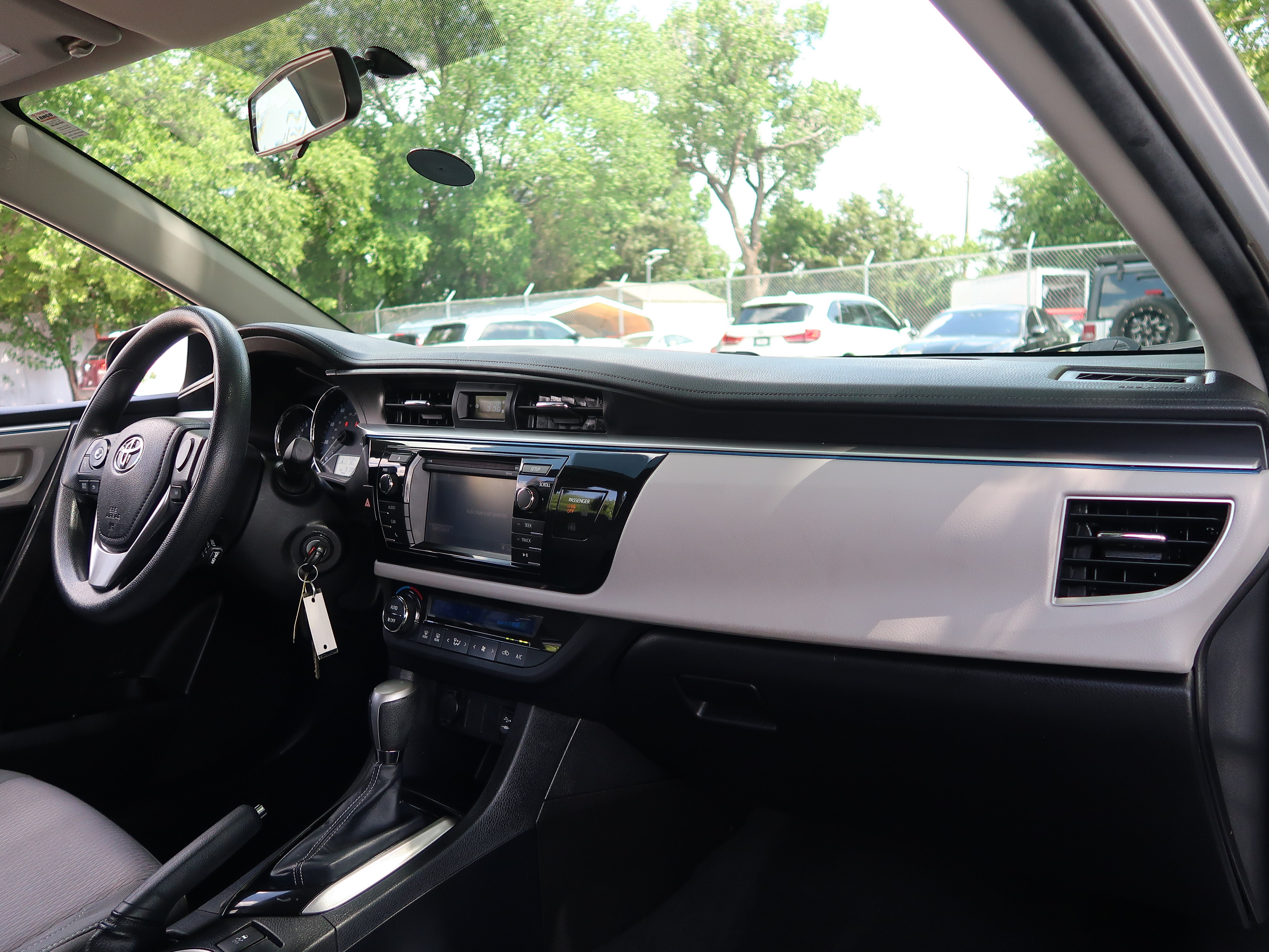 Used 2014 Toyota Corolla LE FWD image 25