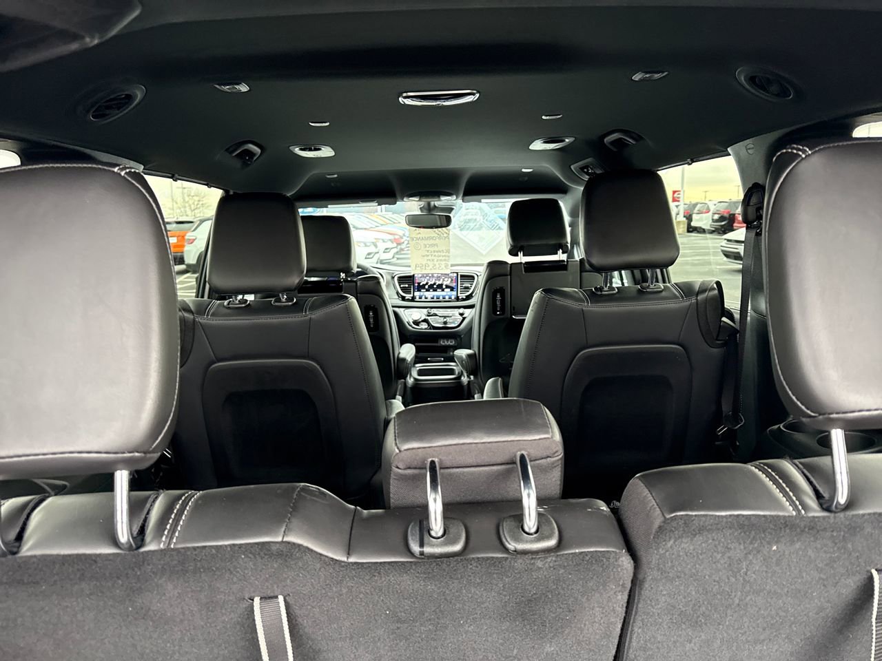 Used 2025 Chrysler Pacifica Select w/ Uconnect Theater Family Group image 11
