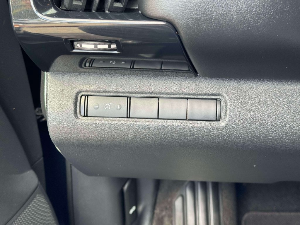 Used 2022 Nissan Pathfinder S AWD/4WD image 20