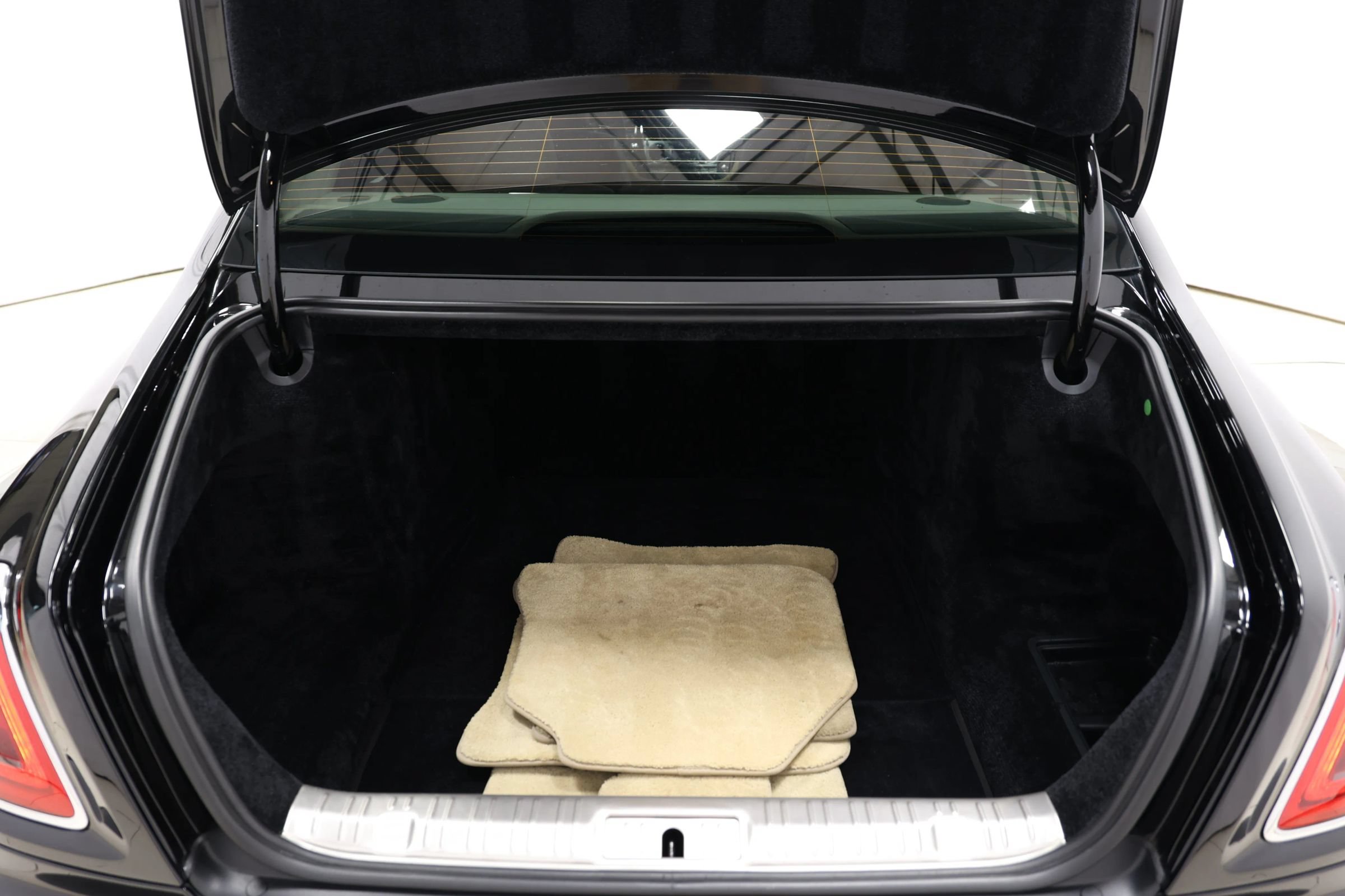 Used 2010 Rolls-Royce Ghost RWD image 67