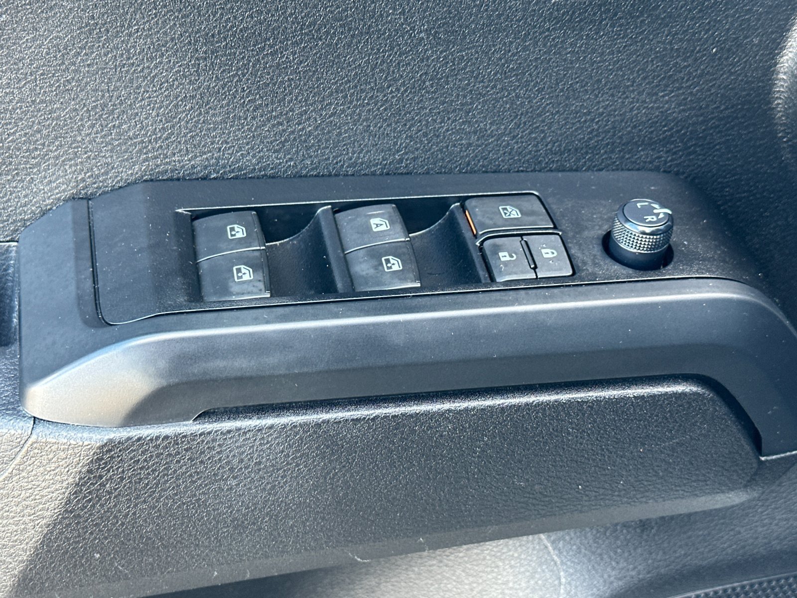 Used 2022 Toyota Tacoma SR w/ SR Convenience Package RWD image 12