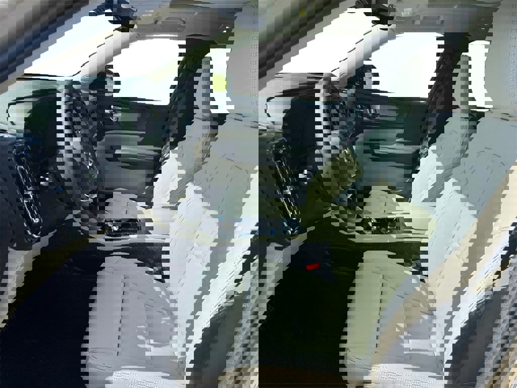 New 2025 Volvo XC40 B5 Ultra w/ Climate Package image 11