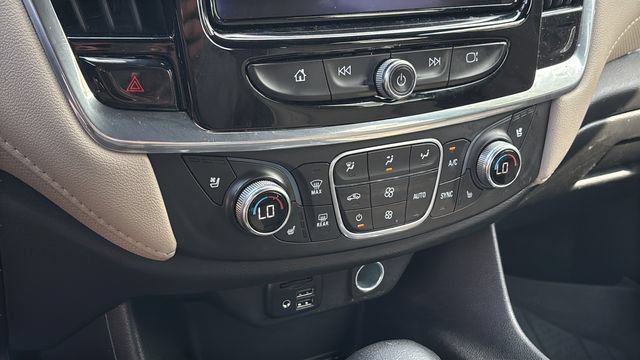 Used 2022 Chevrolet Traverse Premier FWD image 28