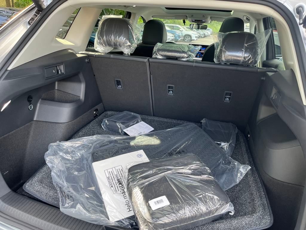 New 2025 Volkswagen Tiguan SE image 19