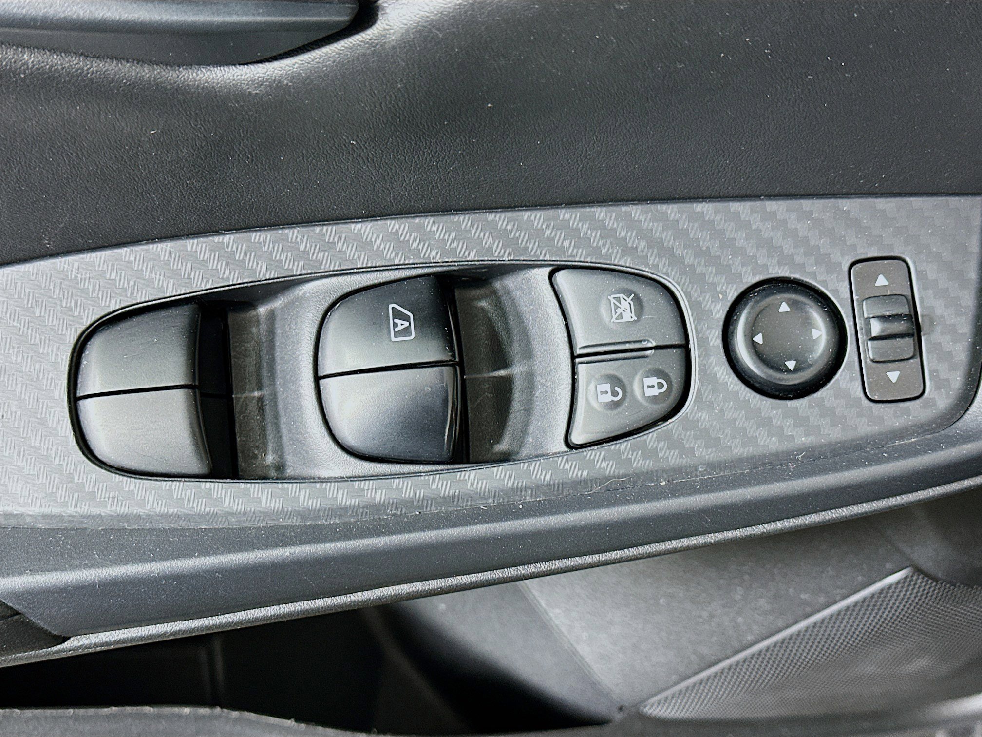 Used 2025 Nissan Sentra S image 15