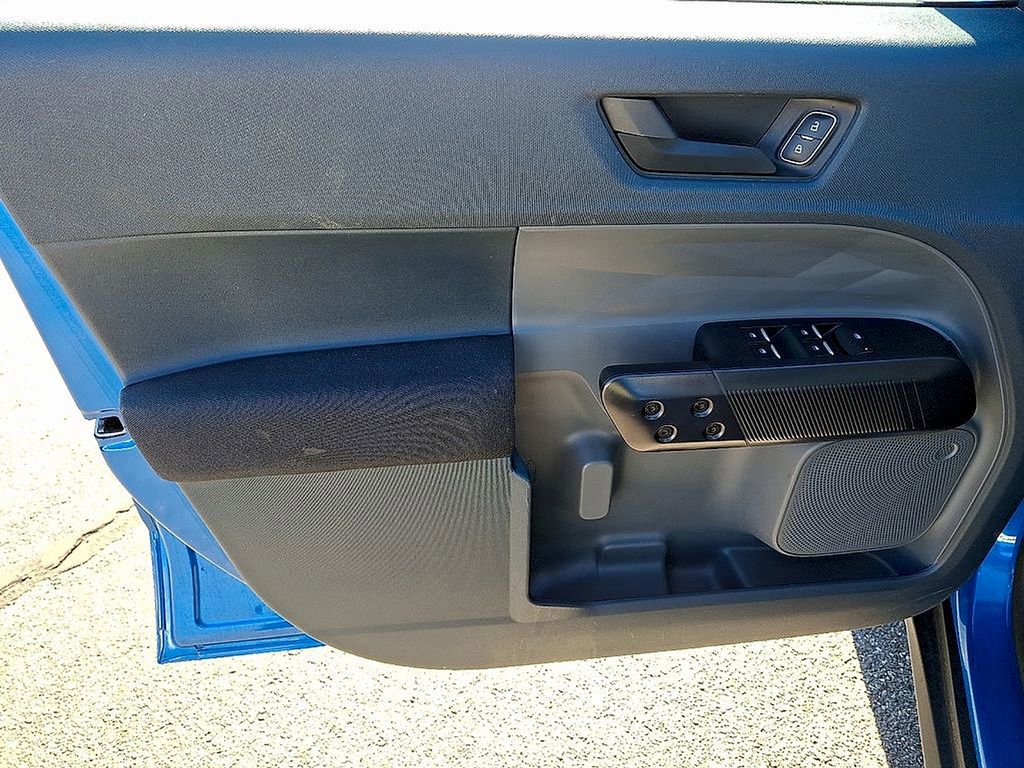 Used 2025 Ford Maverick XL w/ Equipment Group 102A image 9