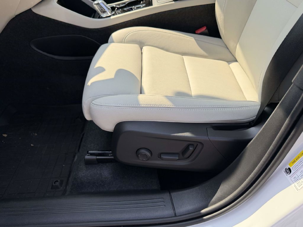 New 2026 Volvo XC40 B5 Ultra w/ Protection Package Premier AWD/4WD image 16