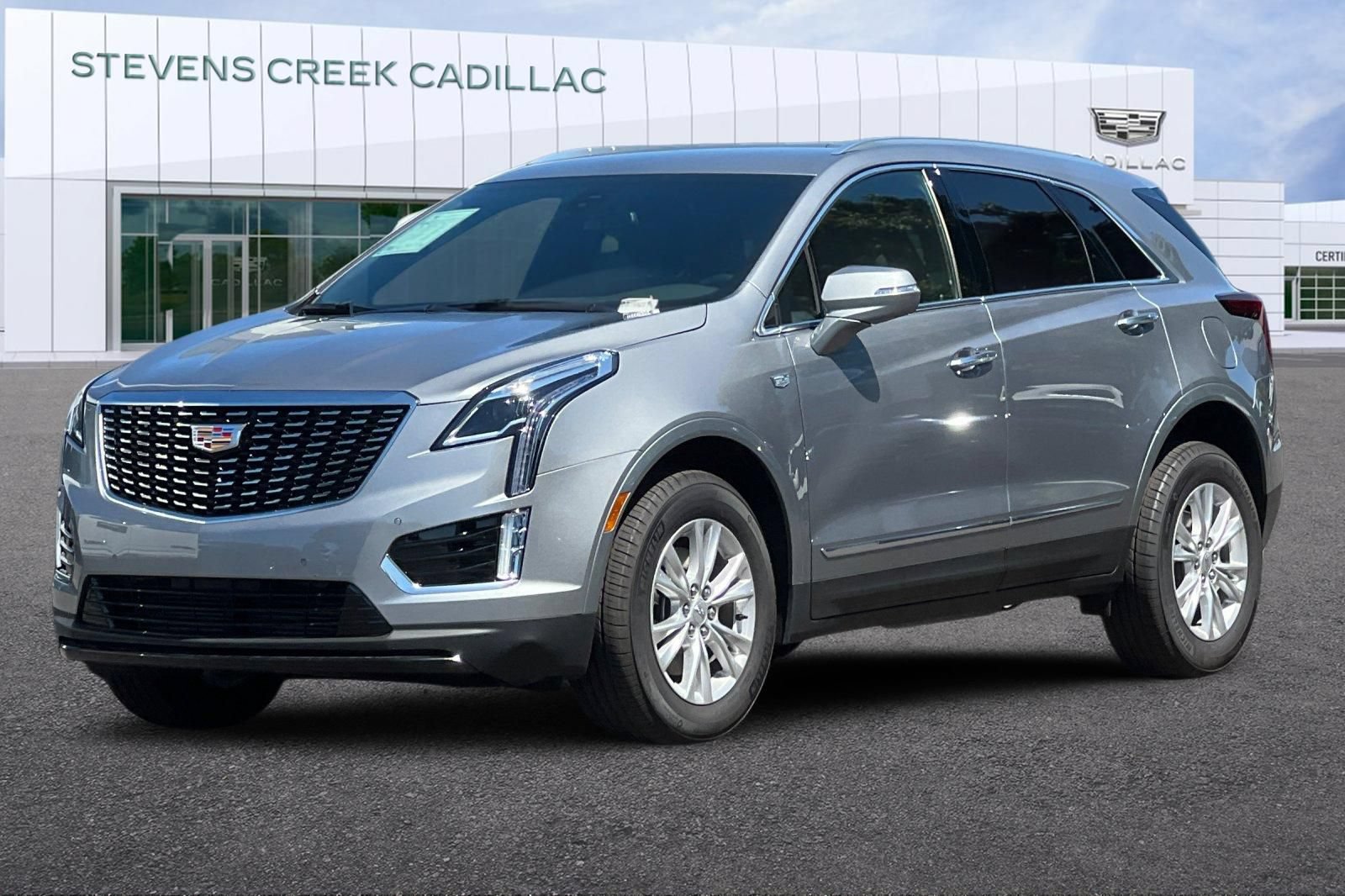 Used 2025 Cadillac XT5 Luxury w/ LPO, Floor Liner Package FWD image 7