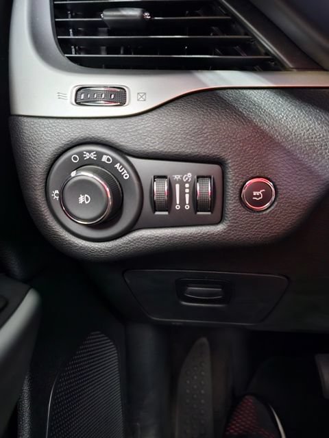 Used 2018 Jeep Cherokee Overland w/ Technology Group AWD/4WD image 27