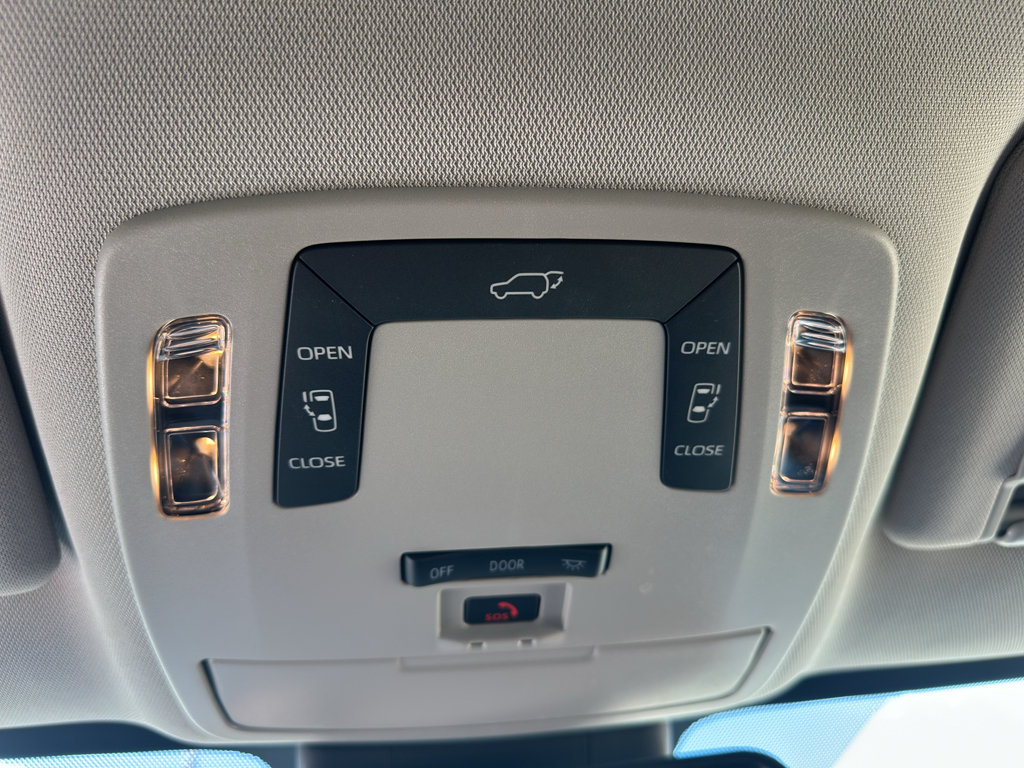 Used 2026 Toyota Sienna LE AWD/4WD image 24