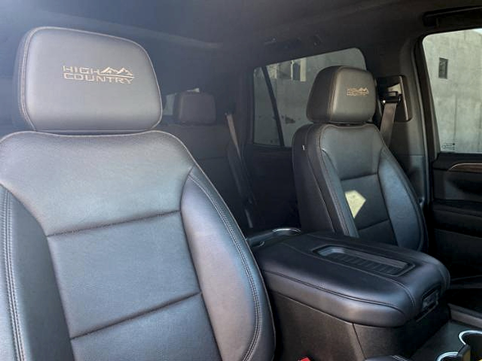 Used 2022 Chevrolet Tahoe High Country AWD/4WD image 23