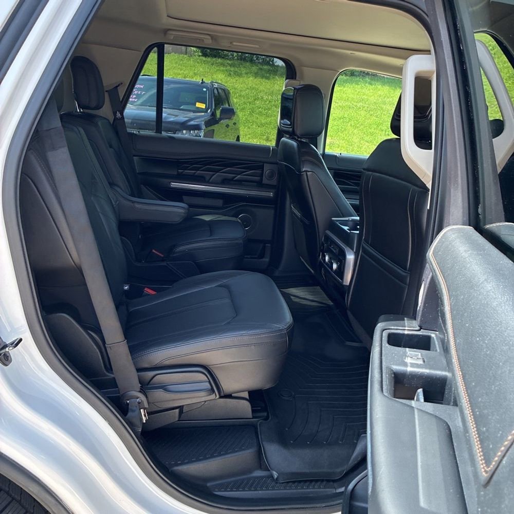 Used 2018 Ford Expedition Platinum AWD/4WD image 17