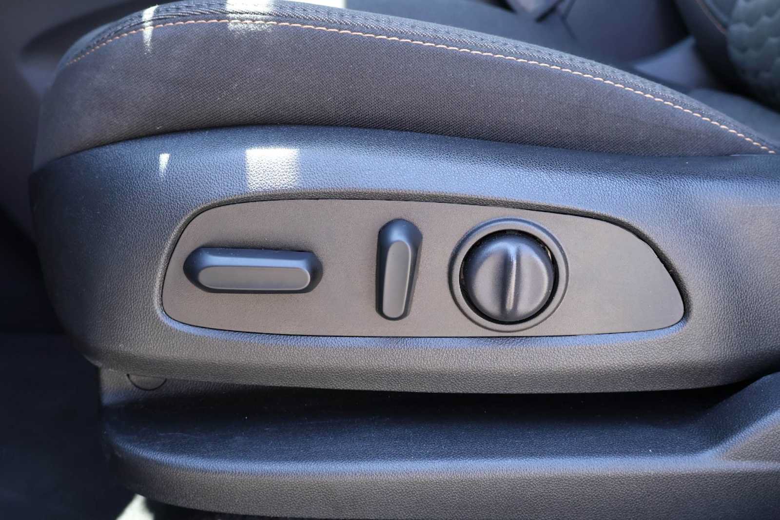 Used 2021 Chevrolet Equinox LT AWD/4WD image 24