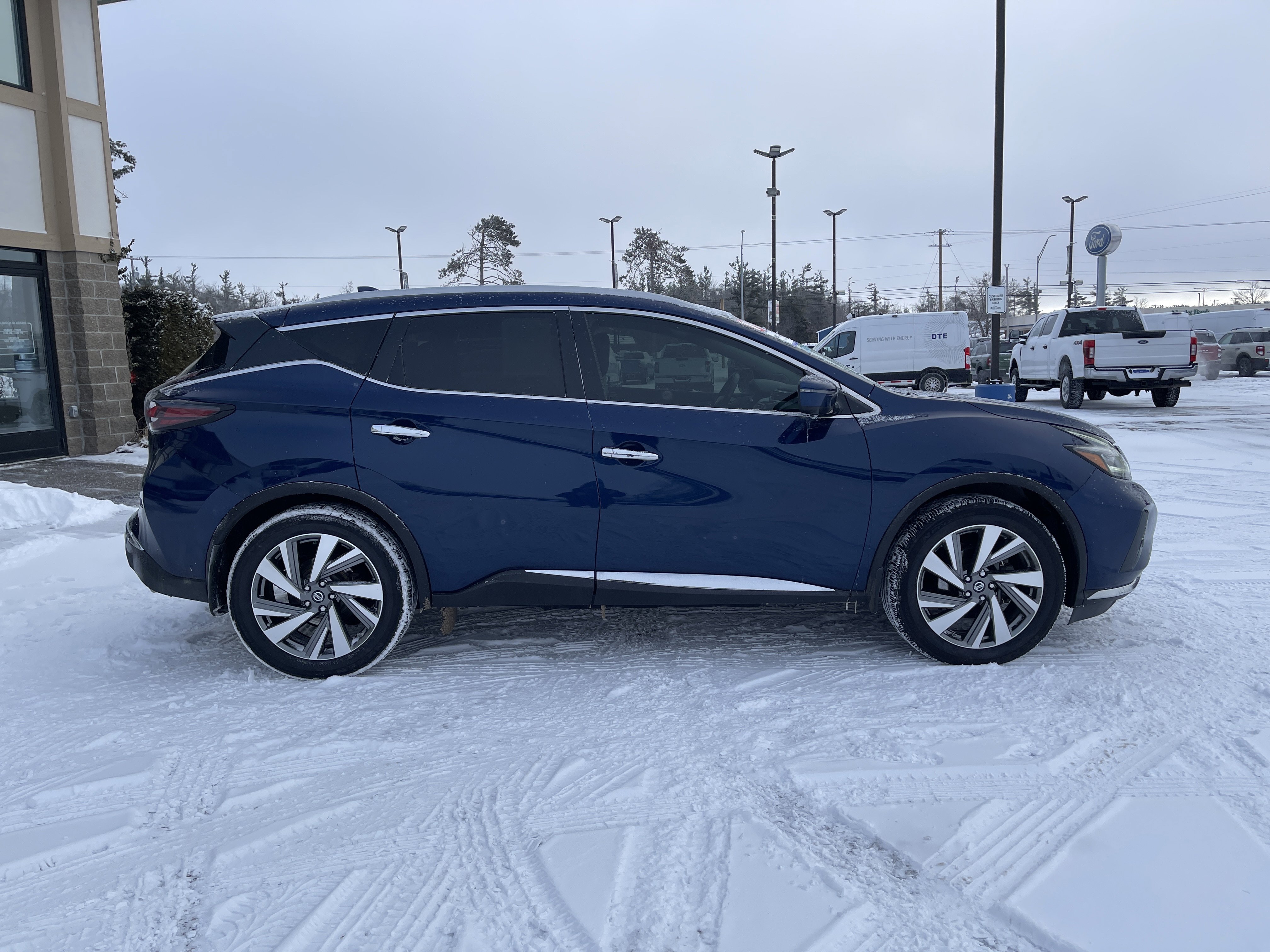 Used 2019 Nissan Murano SL image 2