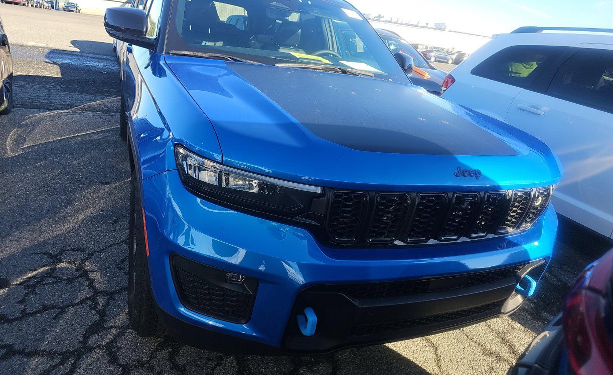 Used 2023 Jeep Grand Cherokee Trailhawk w/ Advanced Protech Group II image 3