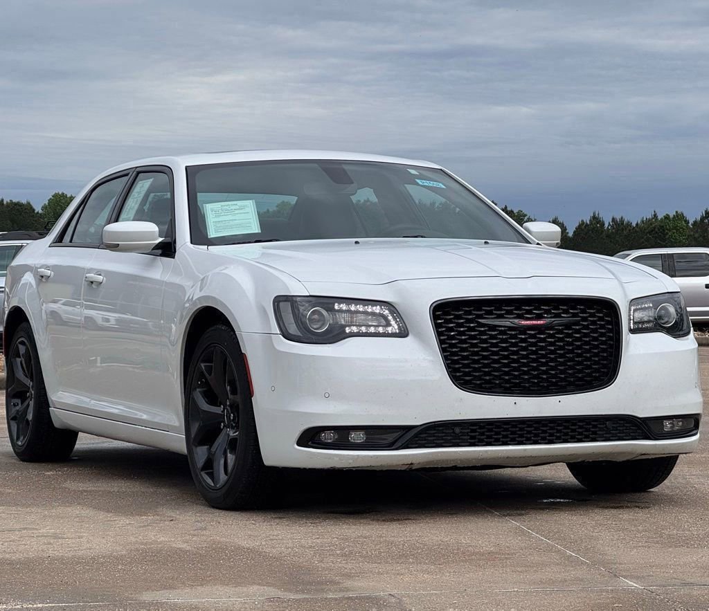 Used 2023 Chrysler 300 S RWD image 11