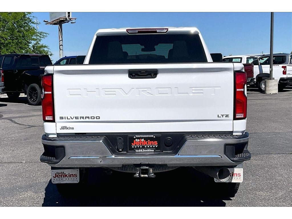 Used 2025 Chevrolet Silverado 3500 LTZ AWD/4WD image 4
